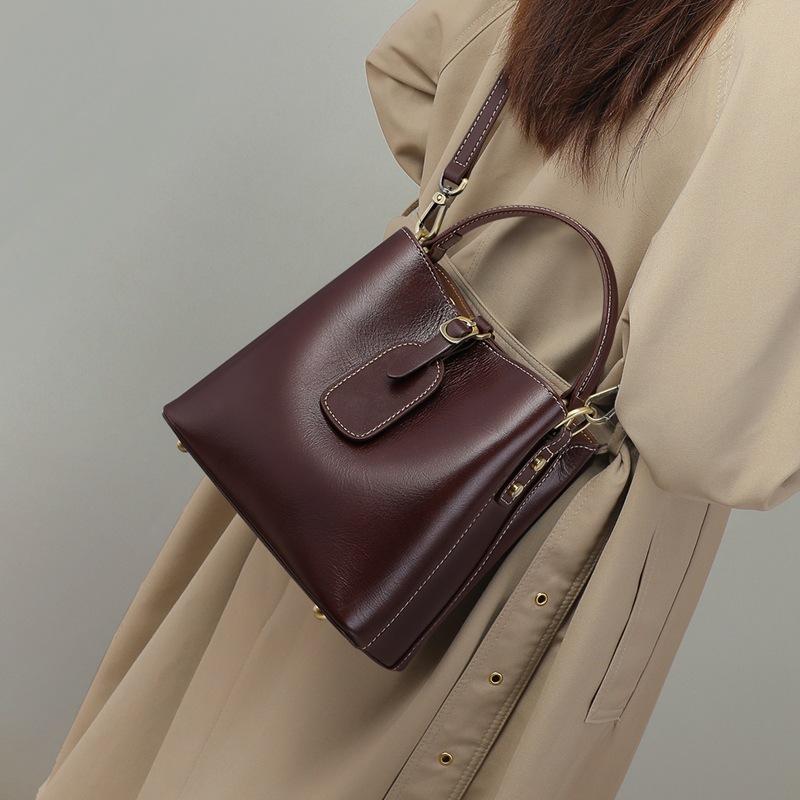 Bucket Bag Women'S Bag Autumn And Winter Leather Shoulder Handbag Large Capacity Fashion Commuter Messenger Bag