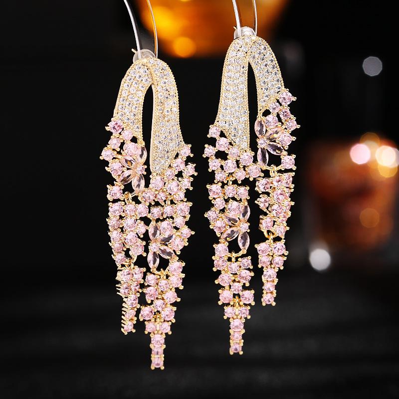 Retro Palace Attire Exaggerates Atmospheric Earrings Elegant Temperament, Dinner Dress Paired With Long Earrings