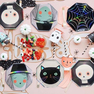 8 pezzi Stoviglie Monouso di Halloween Zucca Strega Ragno Teschio Piatti di Carta Buon Dolcetto o Scherzetto Decorazioni per Feste