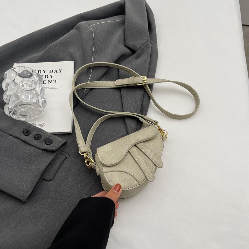 Retro Mini-Sattel-Umhängetasche: Europäischer & Amerikanischer Stil, Denim-Lippenstift-Design