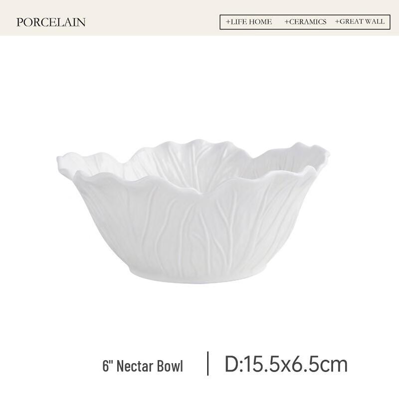 Белая керамическая глубокая салатница с цветочным узором