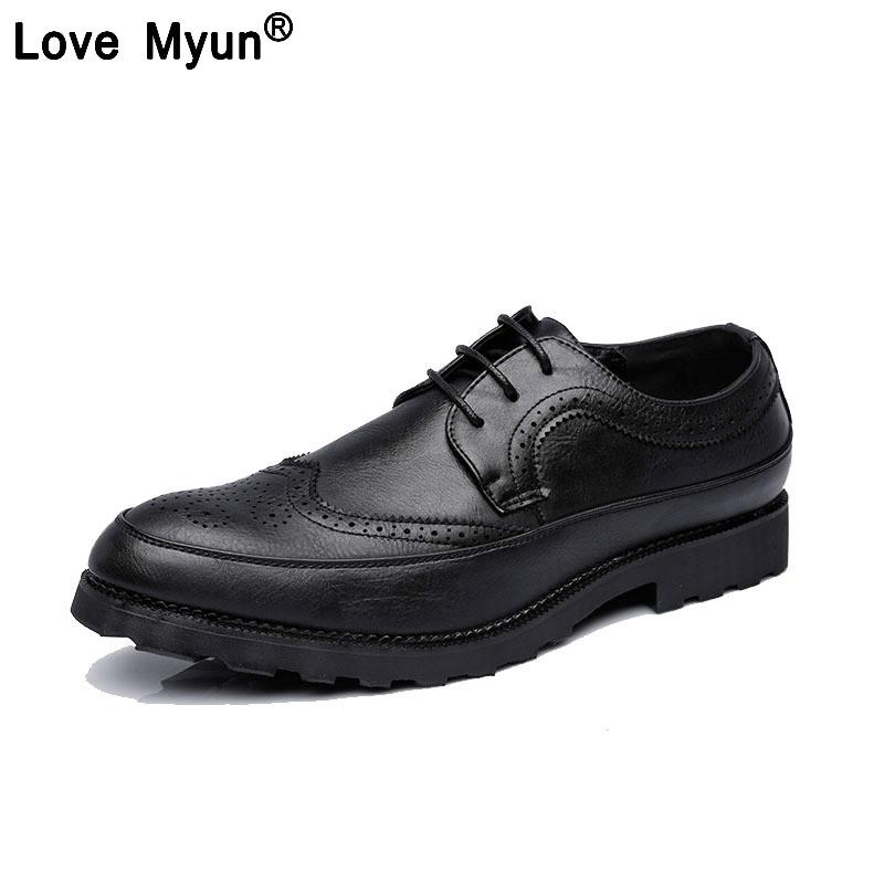 New Fashion Casual Italian Stylist Men Flat Formal Oxfords Wedding Shoe Mens Dress Shoes Leather Brogue Shoes Big Size Hjm0