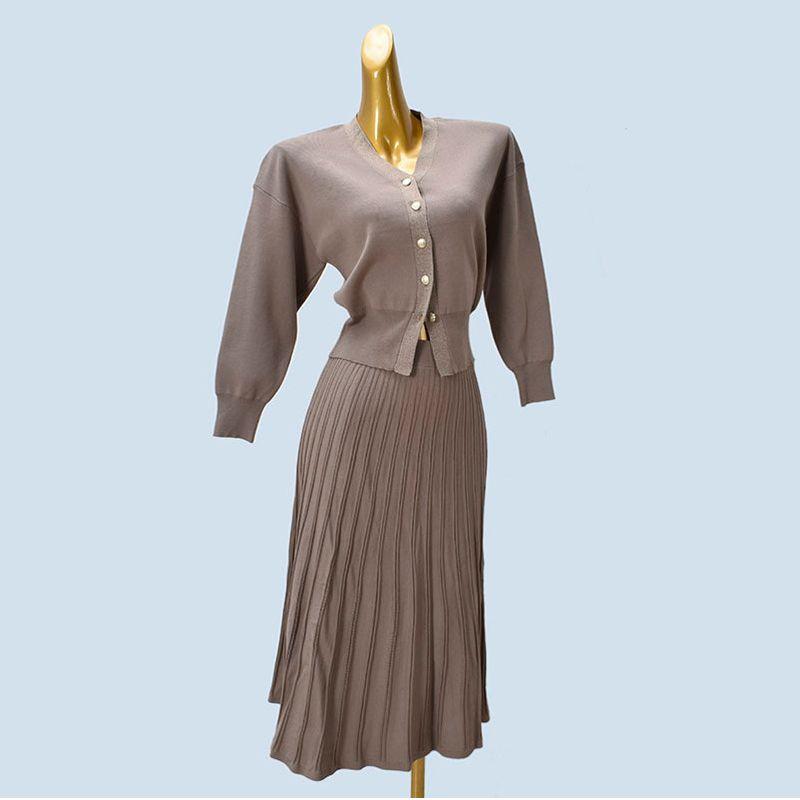 Export Single Day Style V Neck Long Sleeves Cardigan Elastic Waist A- Line Skirt Two-piece Set Pack