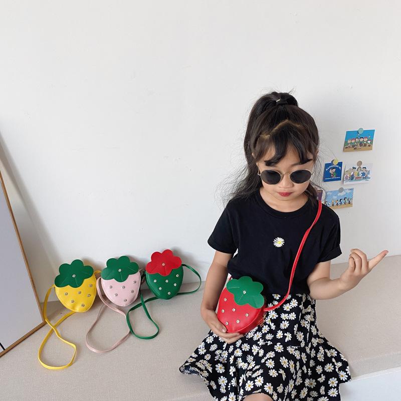 Nuova borsa per bambini Cartone animato Principessa Ragazza Bambina carina Borsa a tracolla a forma di fragola Moda Borsa per bambine straniere Regalo di Natale