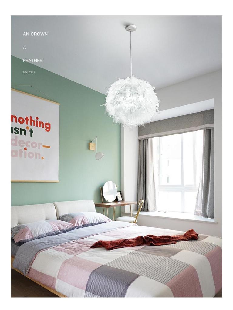 Bílý peříčkový kulový lustr - Kreativní dekorativní osvětlení pro ložnice a obývací pokoje.