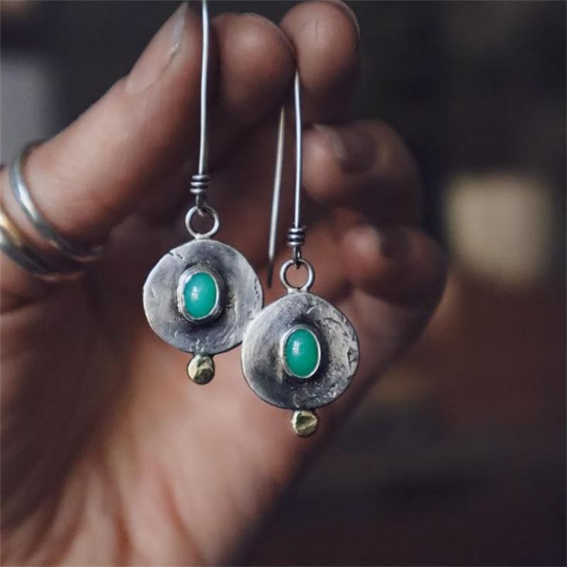 Vintage Oval Inlaid with Green Stones Earrings Ethnic Silver Color Metal Carving Pattern Dangle Earrings for Women Jewelry