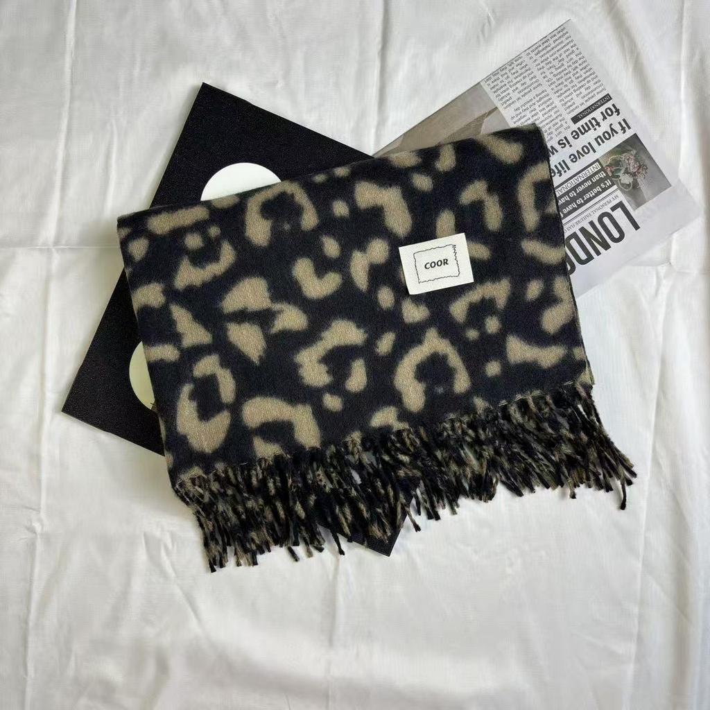 Vintage Y2K Leopard Print Scarf: Warm, Stylish, Versatile Shawl for Autumn/Winter