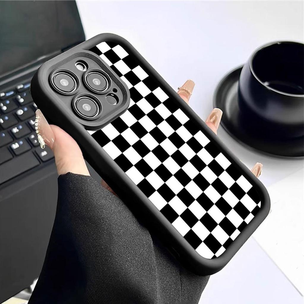 Black & White Checkered Groove Case for iPhone 15/16/17