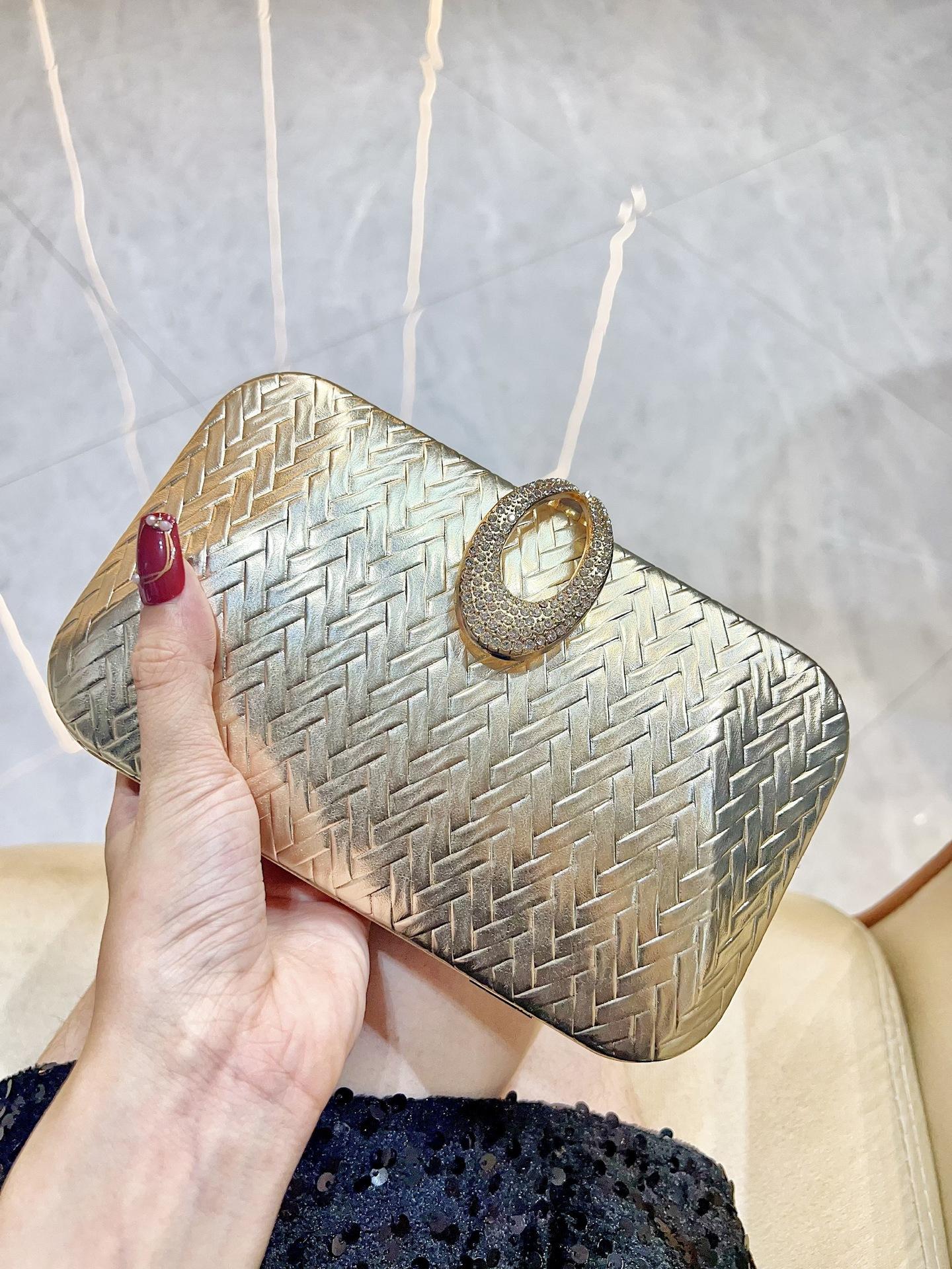 

2025 New Trendy Golden Weave Small Clutch Purse For Women Metal Chain Shoulder Bag Crossbody Banquet Party Handbag Evening Bags золотой