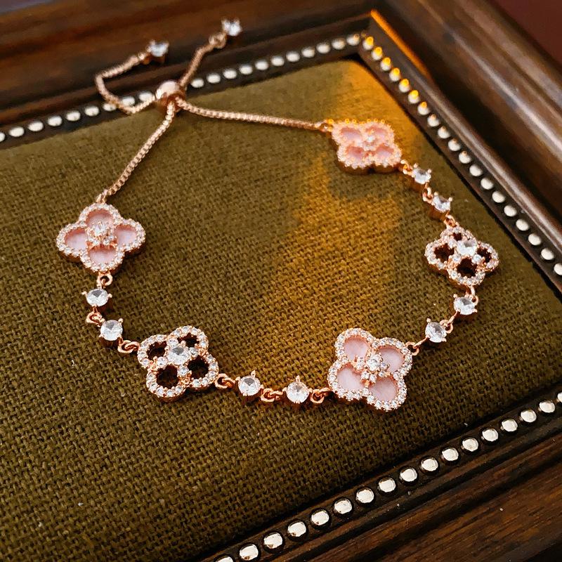 Bracciale Quadrifoglio Zircone Cuore - Gioiello Elegante e Versatile per Donna