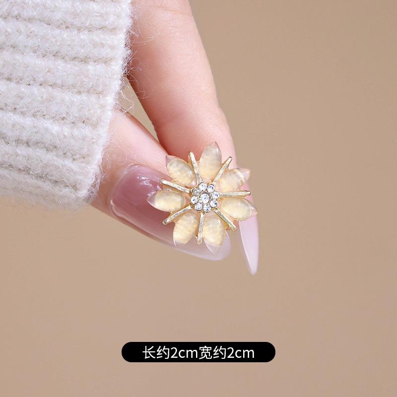 

Новая японская и корейская брошь-цветок из опала, милая нишевая булавка, изысканная брошь-подсолнух, игла с защитой от света для воротника