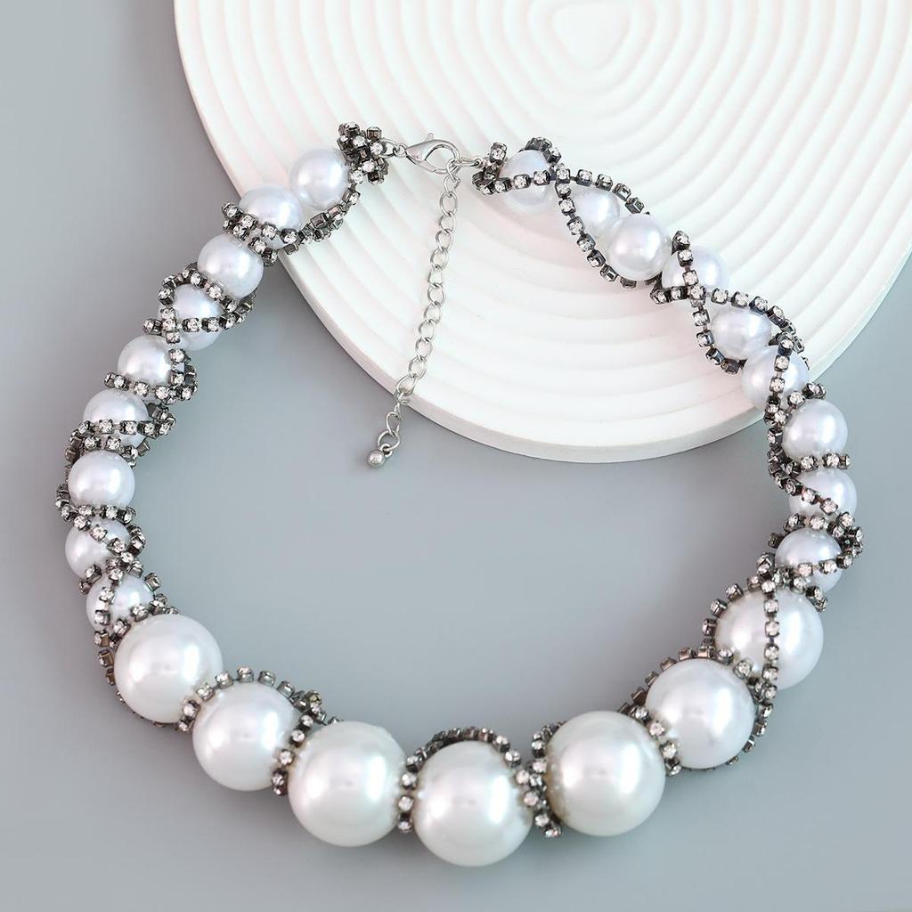 European and American Exaggerated Hip-Hop Necklace with Imitation Pearls and Acrylic Diamonds