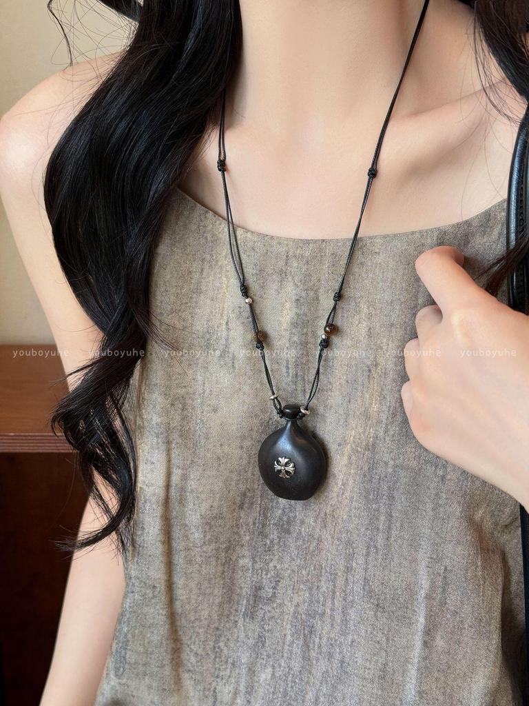 2025 Nowy Damski Naszyjnik z Sandalowego Krzyża i Flaszeczki z Koralikowym Sznurkiem