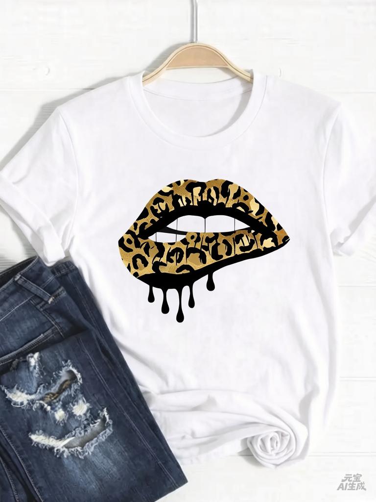 2026 Womens Clothing Star Print Tshirt Heart Pattern Trend Exquisite Cool Summer Top Fashionable Shortsleeved