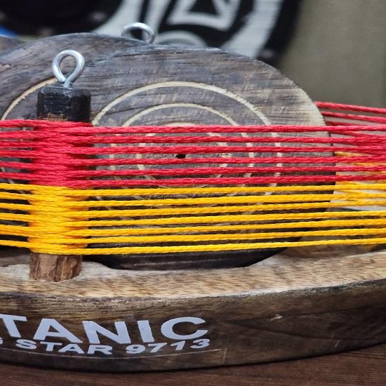 Wunderschöner Tee-Untersetzer aus indischem Bastelseil aus Holz. Schönes Geschenk für Weihnachten, Neujahr