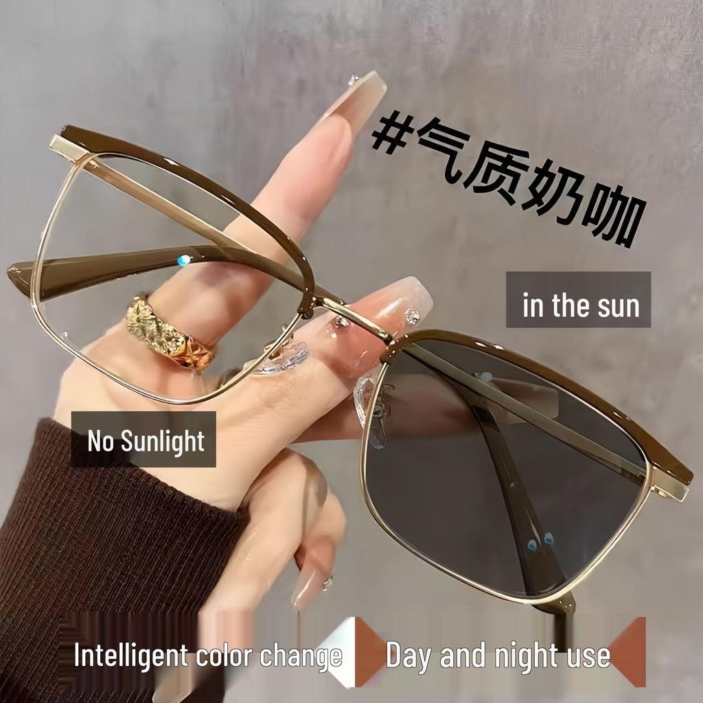 Unisex Retro Photochromic Myopia Glasses with Anti-Blue Light Eyebrow Frame.