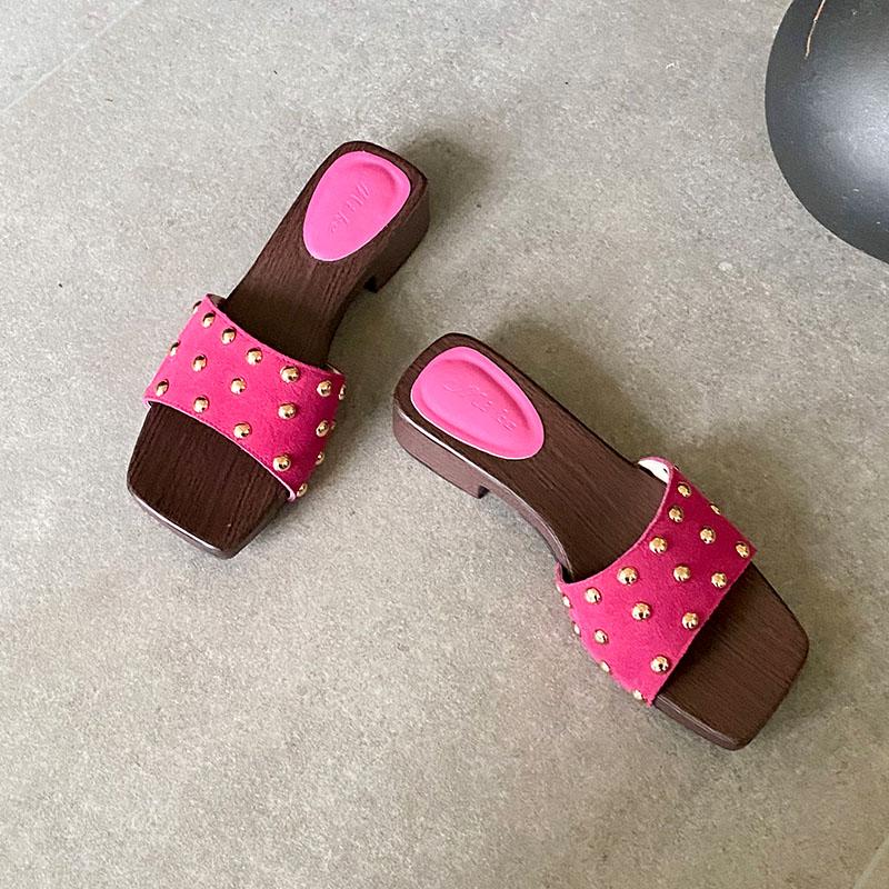 Fashion Luxury Fashion Metal Rivet Women Low Heel Slippers Shoes Summer Beach Ladies Heeled Slippers Shoes Female Slides Sandals