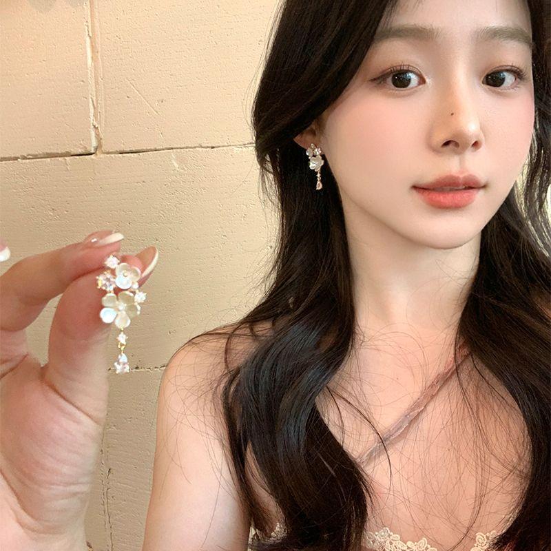 

Spring Dripping Oil Flash Zirconium Butterfly Pearl Earrings Women Light Luxury Niche High-Grade Temperament Elegant Earrings Unique Earrings S925 silver needle-flower tassel pair