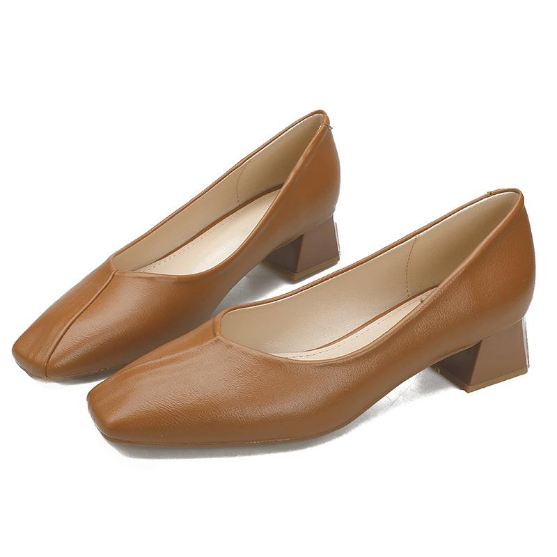 Late evening wind retro medium heel grandma shoes commuting soft leather shallow mouth women's shoes Korean version simple square head thick heel sing