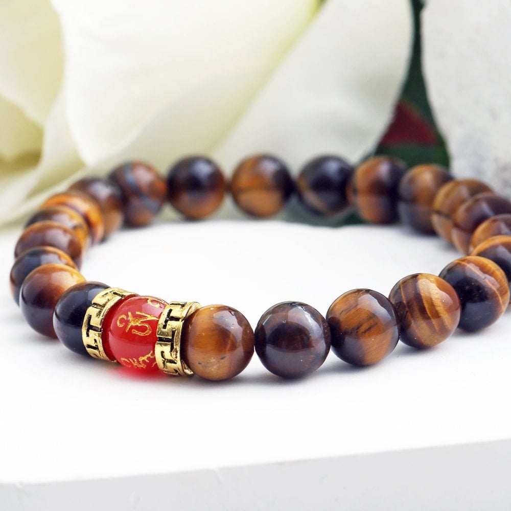 

Jubis luxurious design brings success and financial luck with a lucky bracelet made of amethyst stone.