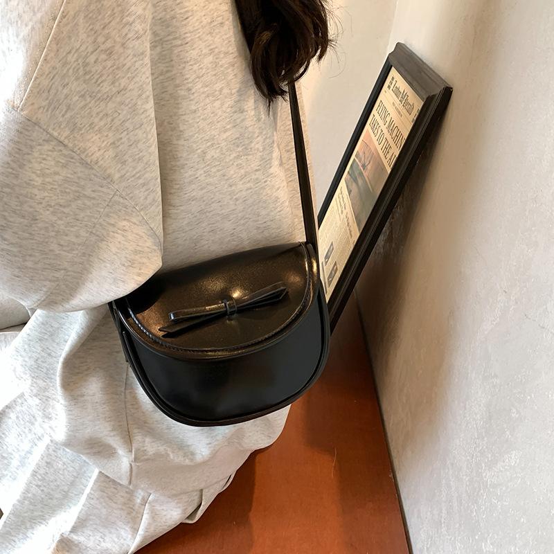 

Сумки для женщин Простая универсальная сумка через плечо с бантом из мягкой текстурированной кожи Однотонные сумки осень Новинка