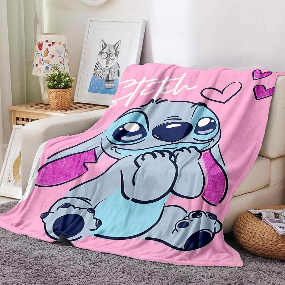 Mickey Minnie Love Flannel blanket, soft and warm, suitable for beds and sofas, all seasons, portable travel blanket. 073066