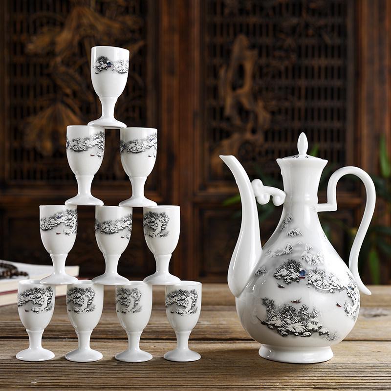 Antique Style Ceramic Wine Set: Decanter & Small Baijiu Cups