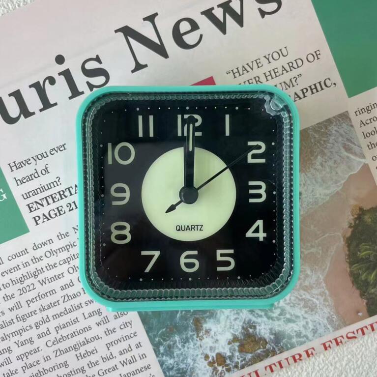 Studentenwohnheim Wecker Stummer Leuchtwecker Modern Schlicht Kinder Wohnzimmer Schlafzimmer Nachttisch Weckglocke