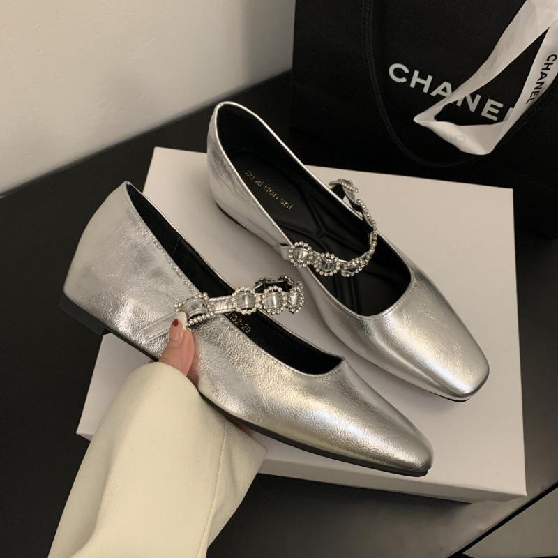 

Туфли-лодочки с пряжкой из стразов, на низком каблуке, темпераментные, одинарные, весна-осень 2025, французские новые туфли на маленьком квадратном каблуке для вечера 39 серебряный