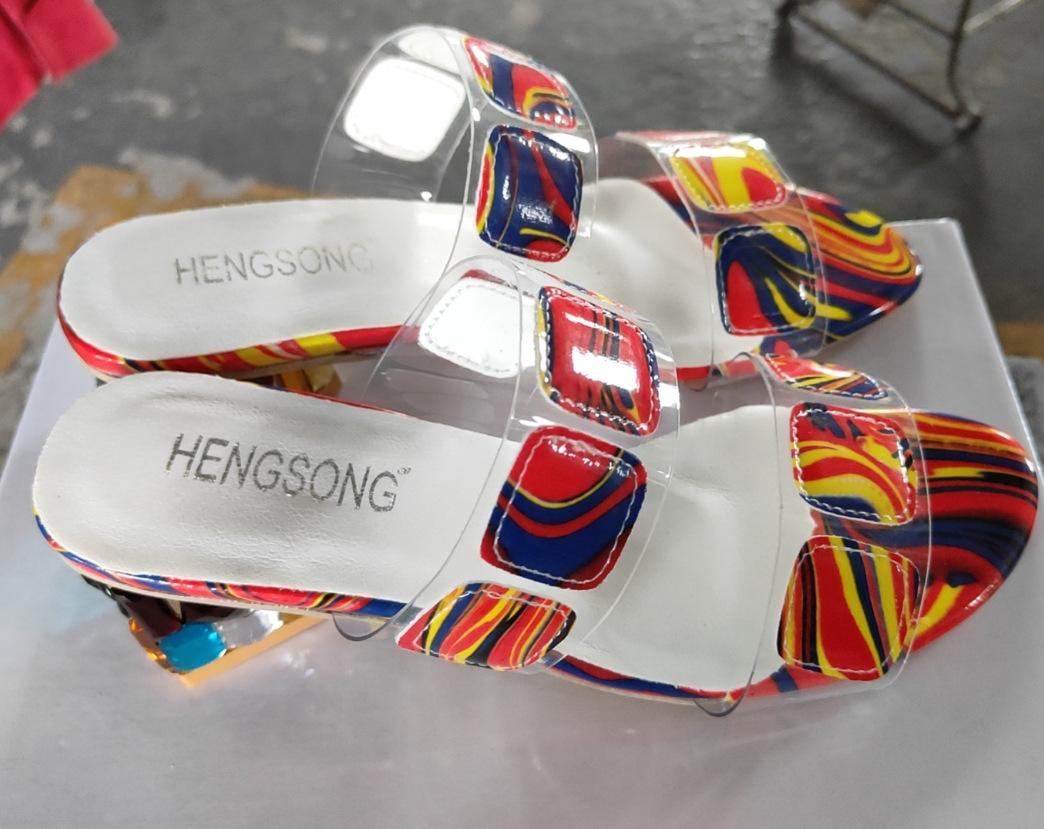 

Мода Мода Женская обувь Лето Новые стили Толстые каблуки Высокие каблуки Противоскользящие Удобные тапочки Простые Легкие женские сандалии 43