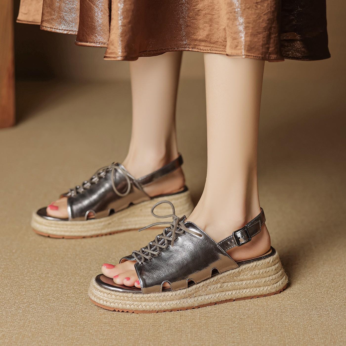 

Huge good-looking sandals women s slope heel 2025 summer new outer wear French beautiful thick sole not tired foot lace-up Roman shoes 40 серебряный