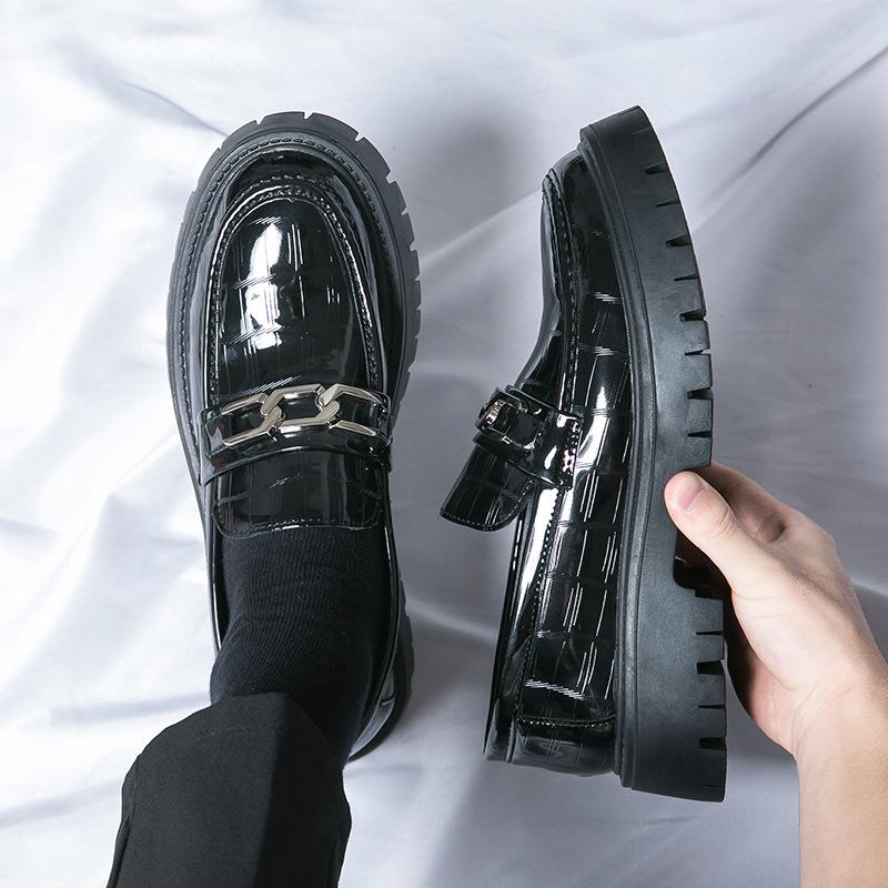 Große britische Fußabdeckung dicke Sohle erhöhende Schuhe niedriger Schaft lässige Lederschuhe vier Jahreszeiten große Schuhspitze