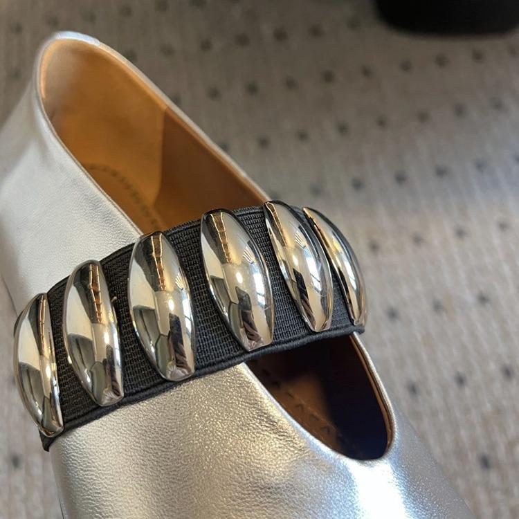 Rundkopf Ein-Wort elastische Metall-Flachboden-Mary Janes Damenschuhe Koreanisch echtes Leder Nische vielseitig kleine Lederschuhe