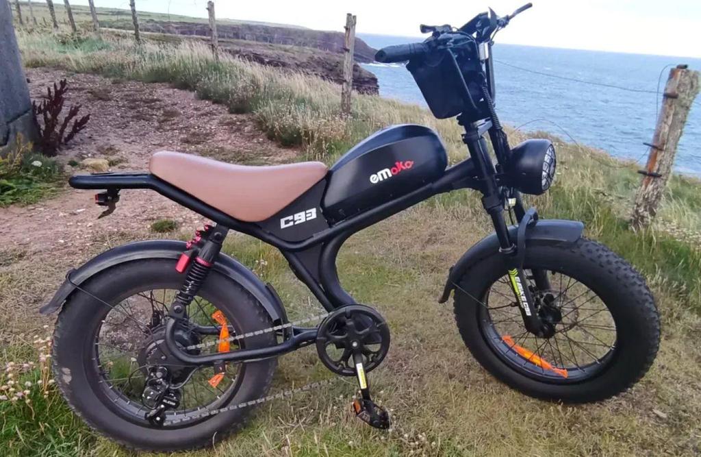 Electric Bicycle EMOKO C93 ,a 1000W Motor, a 48V 20Ah Battery, a Top Speed of 50-55 Km/h, a Range of 75 Km, and 20*4.0 Inch Tires