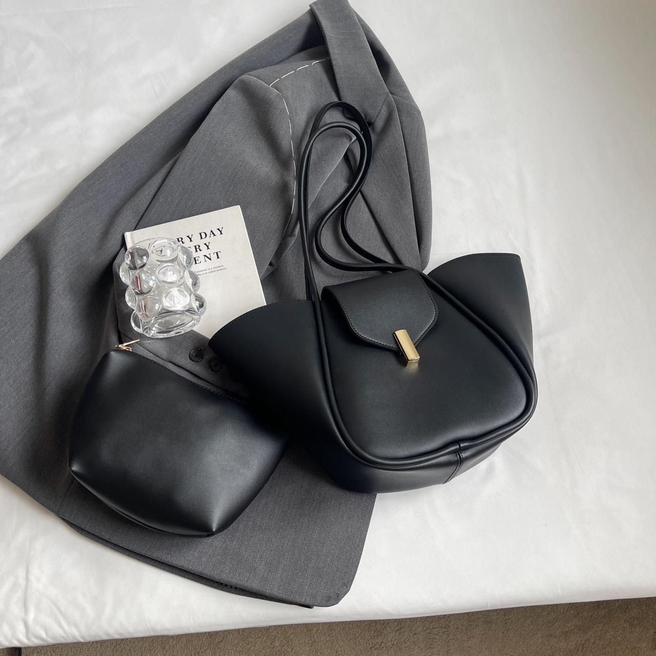 

Большая сумка-тоут дизайнерской работы, модная сумка-сатчел с деталью-замком, шикарная сумка под мышкой для женщин, минималистичная сумка кроссбоди и для работы 40x12x23cm