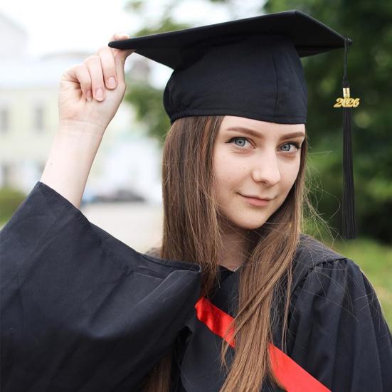 Unisex Matte Graduation Cap And Gown Set with 2026 Year Tassel Charm for Middle School High School College Graduates