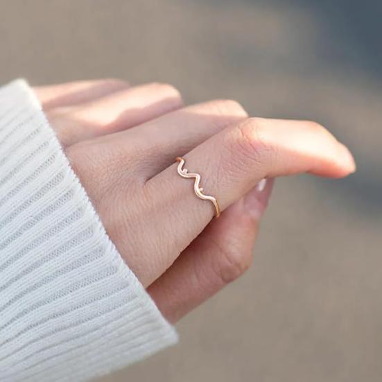 Women Brooch Retro Butterfly Shape Faux Emerald Rhinestone Decor Anti-slip Suit Coat Collar Hat Scarf Decoration Clothes