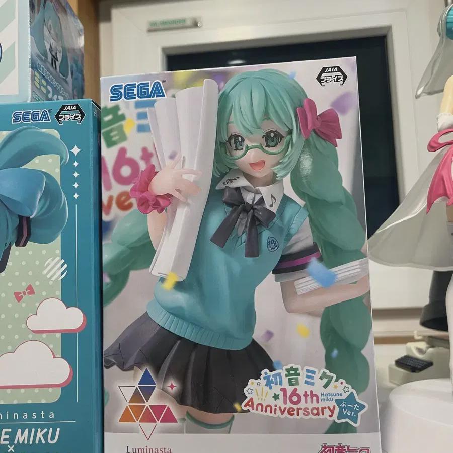 

Miku 16th Anniversary Glasses Miku, Wedding Miku Figure