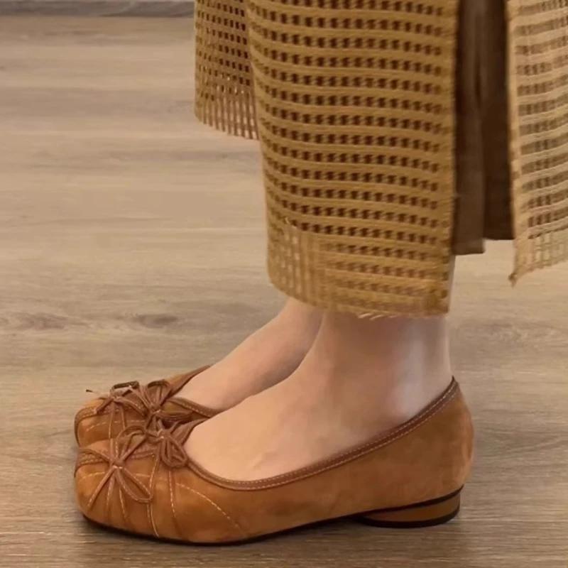 Fashion Novelty Bowknot Design Low Heel Pumps Women Comfortable Square Toe Lightweight Designer Shoes for Ladies Fashion Brand Loafers