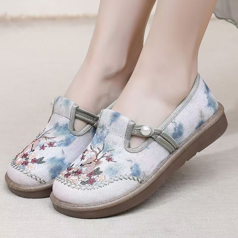 Ethnic style embroidered shoes Spring cloth shoes Hanfu shoes Mom casual shoes Children are breathable and comfortable