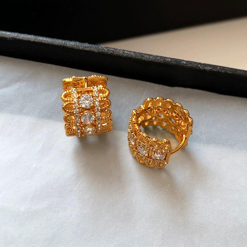 Lace edge micro-set sparkling diamond temperament stud earrings women s niche design in atmosphere stud earrings retro earrings