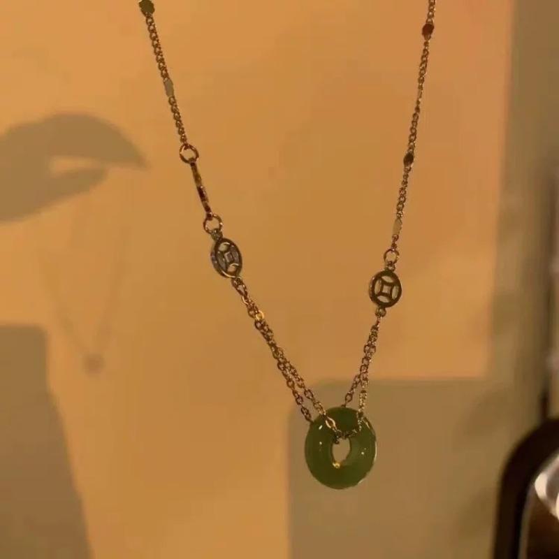 Wind, jade safety buckle necklace 2026 new women s niche design clavicle chain neck chain