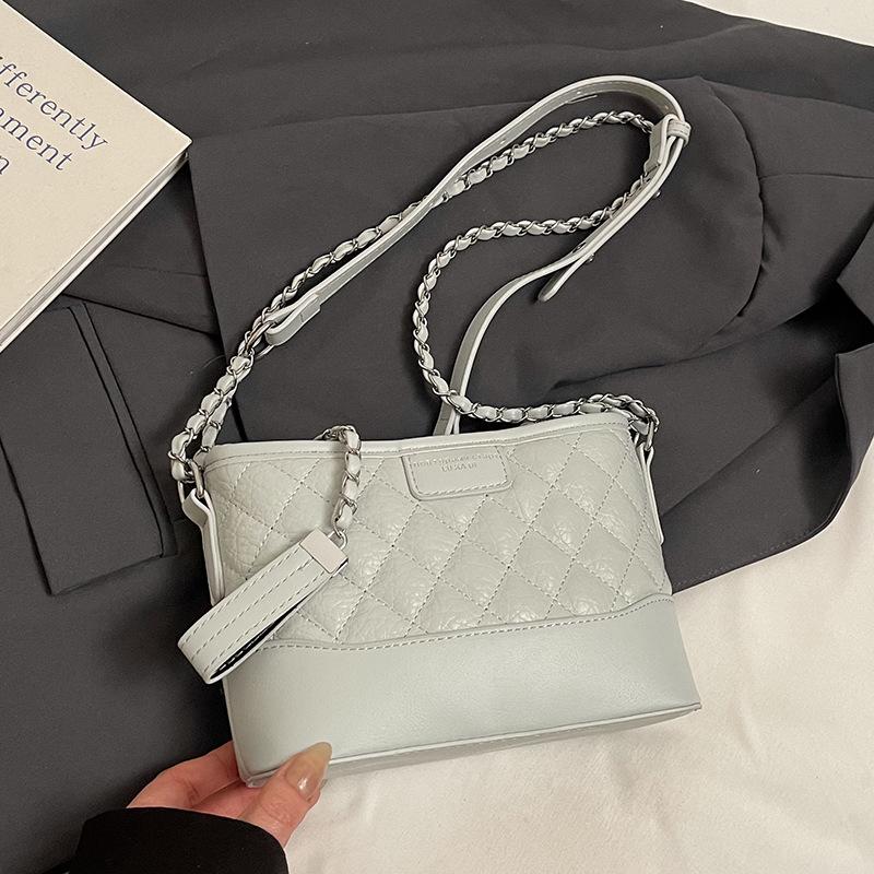 

Wholesale hot sale fashion diamond simple Korean version temperament bucket bag women commuter style versatile high sense messenger bag