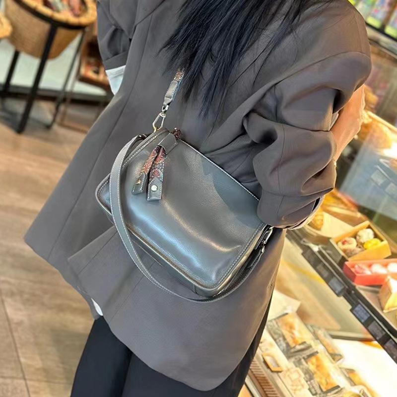 

Сумка-подмышка из натуральной кожи для женщин 27*21*11 серый