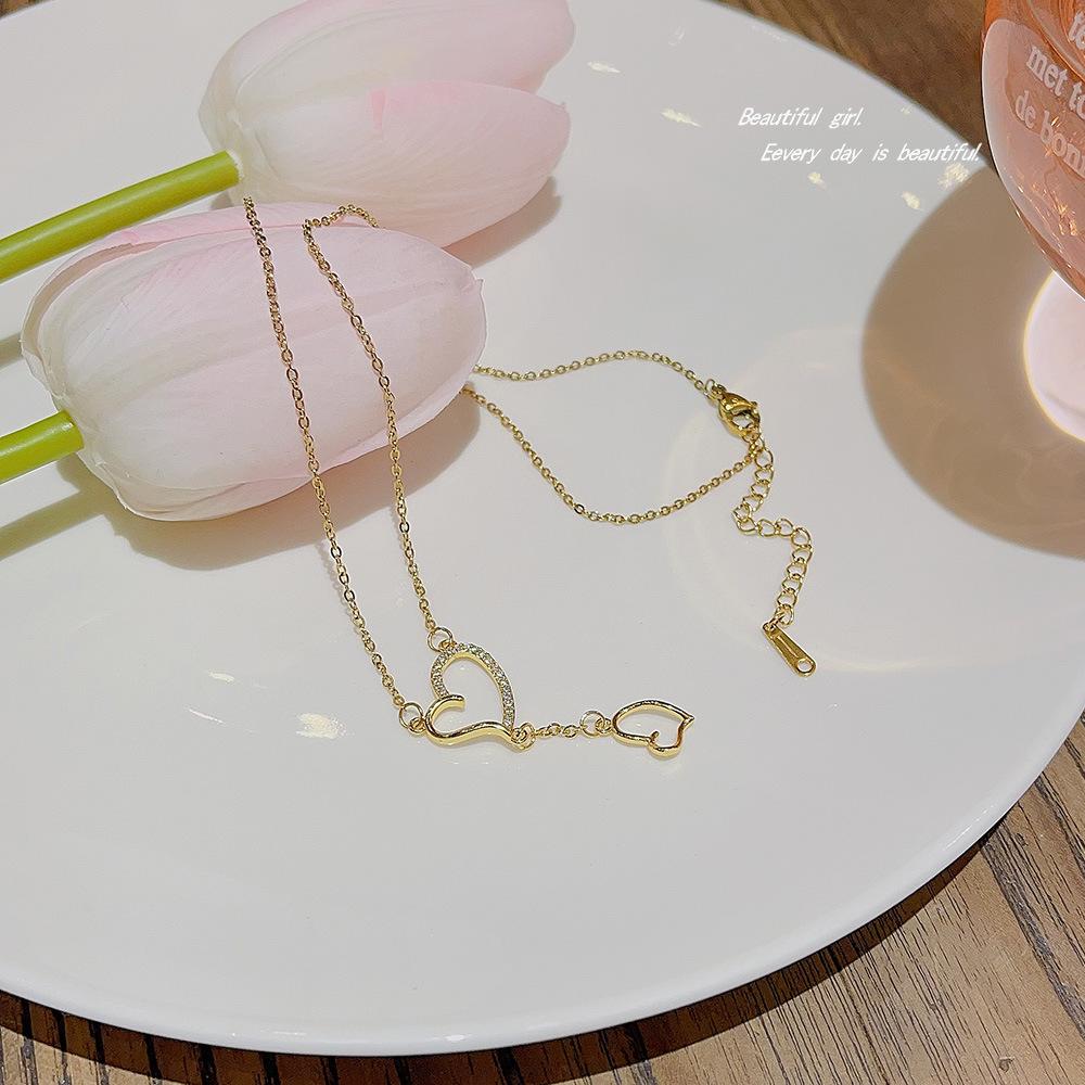 Soul mate necklace jewelry girl niche clavicle chain sweet high-grade Joker pendant temperament light luxury necklace.