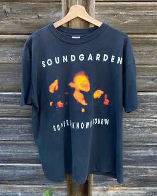 Tops – T-Shirts