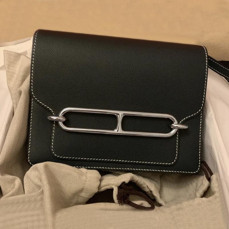 This Children's Bag Is Elegant, Fashionable, Simple and Versatile. It's A Small Square Bag with A Single Shoulder and A Crossbody