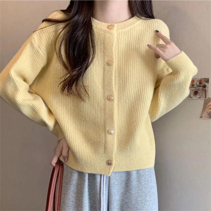 Spring and Autumn new crew neck knitted jacket for women to wear with gentle temperament short thickened sweater cardigan