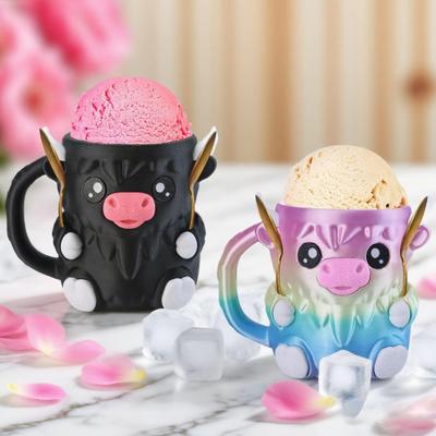 Highland Cow Ice Cream Pint Holder with 2 Spoons Penguin Ice Cream Holder Reusable Popsicle Containers Beer Can Holder for Kitchen Cafe Restaurant
