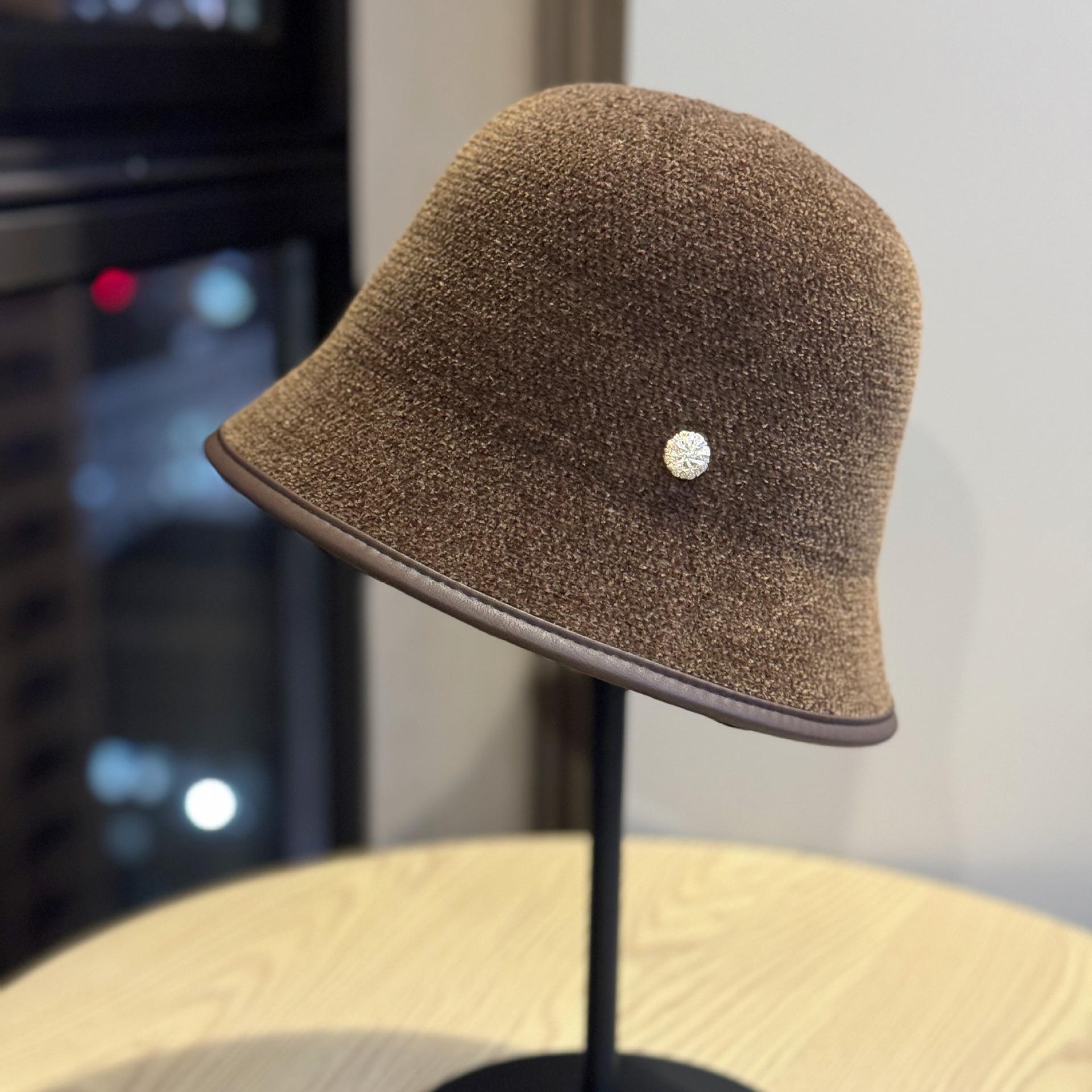 

Осень и Зима Корейский Стиль Подчеркивающая Лицо Маленькая Модная Теплая и Защищающая от Холода Шерстяная Шапка с Большим Обхватом Головы Adjustable